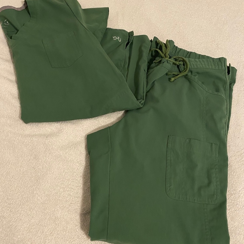Scrub set - Picture 2 of 2